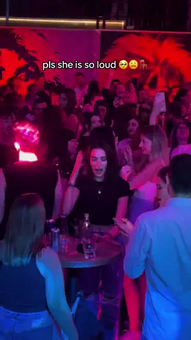 who left her at the restaurant??? 😩🥹🫣 #TSTheErasTour #taylorswift #taylorswiftparty #swiftynights #belgrade #rightwheryouleftme #evermore #swifttok #taylorswiftclub 