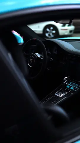 Porsche 911 GT2 RS xanh đại dương