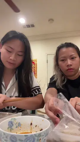 Eat with us! We’re not pretty eaters 😅 #tiktokfoodreview #foodreviewvideos #foodiesreview #foodreview #tiktokfood 