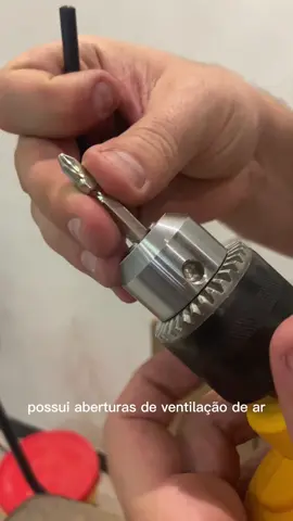 FURADEIRA DE IMPACTO DWD 502 DA DEWALT  Possui tanto a função de perfuração simples, para aplicações em madeira, metal e plástico, quanto a perfuração martelete (com impacto), para aplicações em alvenaria, tijolos e concreto. >>> BENEFÍCIOS 👇🏼 - Motor de 710 watts, o mais potente da categoria - Alta performance - Maior vida útil - Empunhadura lateral texturizada, com segurador leve para maior conforto e controle 360º - Interruptor eletrônico com seletor de reverso para maior conforto ao usar a ferramenta - Porta chave no cabo elétrico, rapidez na troca de acessórios - Seletor de função que permite mudar fácil e rapidamente conforme a aplicação - Entalhe para os dedos  - Aberturas de ventilação de ar ajudam na refrigeração do motor para uma longa vida útil - Botão de uso contínuo permite manter a unidade em uma velocidade contínua >>> ACOMPANHA  - Chave de mandril - Empunhadura lateral - Guia de profundidade 📍SOLDAFER JARDIM LIMOEIRO - Av Lourival Nunes, 357  📍SOLDAFER NOVO HORIZONTE - Av Brasil 1486 #furadeira #parafusadeira #dewalt #garantia #performance #qualidade #oficina #tools #screwdriver #drill #ferramentas 