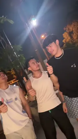 Emang boleh sebertiga ini? 😏