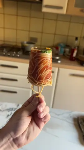 💕✨🇮🇹Italian Ice Lolly🇮🇹✨💕 Take fruits milk, candies and throw them away. Put spaghetti, mozzarella, tomato sauce and basil in a plastic glass and freeze it. Enjoy with your family 💕✨🫶🏼 #food #Recipe #vegetarian #EasyRecipe #cooking