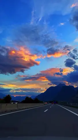#roadscenery #clouds #nicescenery #naturescenery #naturebeauty #naturelover #longervideos #stunning #niceview #relaxing #livewallpaper #videobackground #trending #viraltiktok #foryoupage #foryou 