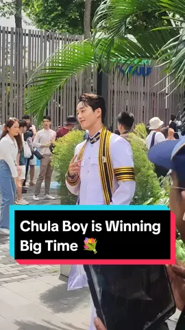 May nanalo na!!! One of my BL crush is here, Nong Est also graduated from the Faculty of Communication Arts in Chulalongkorn University 🇹🇭 PS. I forget to remove the flower in my head lol but I think it's destiny eme!  Congrats Nong @est_rvp  #bl #boyslove #graduation #graduate #estrvp #blactor #gmmtv #naughtybabe #thaiseries #thaiactor #communicationarts #chulalongkornuniversity #foryou #foryoupage #viral #trend #woshingshichallenge @gmmtvofficial 