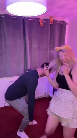 Random freestyle dancing to cartoon noises, but why is caitlin so good?!! 🤣 just one highlight from last night live and for those that care, my nose is fine today 🤣🤣🤣 #live #seanandcaitlin 