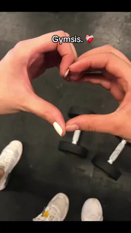 Tener una gymsis cambió por completo mi vida. #gym #amigas #gymsister #entrenamiento #pesas #goals 