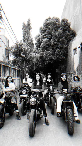 otiwi #dirtyeyes #motorcustom #bobberstyle #caferacer #girlsbikers 