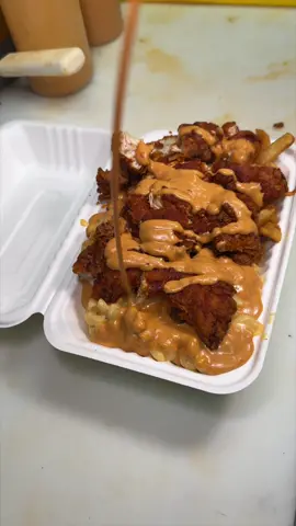 The HALF FRIES / HALF MAC N’ CHEESE HOT CHICKEN from @Fluffieshotchicken in Hackensack, NJ! 🍟🧀🍗🔥😍🤤 Yes, PLEASE. The best of both worlds! #DEVOURPOWER #fyp #foryou #macncheese #macandcheese #cheese #hotchicken #fries #hotchickenfries #nashvillehotchicken #friedchicken #hackensack #hackensacknj #newjersey #nj #njfood #foodies #foodblog 