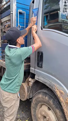 Algo de humor en medio de el trabajo y los imprevistos del trabajo #camionesganaderos🐃🐃 #turberosdecorazón🥰🥰💯💪💪🚚💨🚛⛰️🏞️🛣️ #llanosorientales #ganaderoscolombia #humortiktok #🇨🇴 