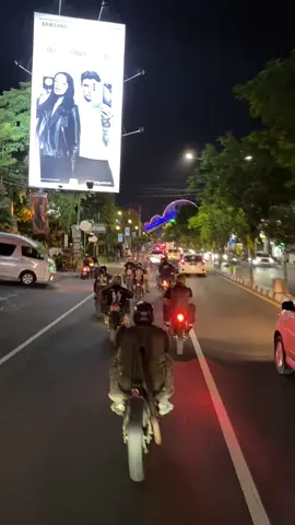 lebaran kustom enjoy a night ride in Yogyakarta #kustomfest2023 #kustomfestjogja #chopperindonesia #customculture 