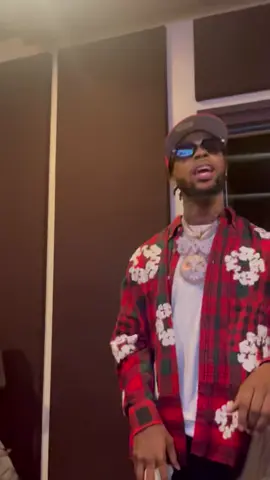 i hate you, but love you i’m devastated too many sad songs inside my playlist ok i never thought i’d heal, i’m just keeping it real i broke that mirror in my room because i hate it 💔 #fyp #toosii #suffice 