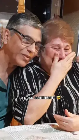 Esta fue la reaccion de mis padres al ver el video musical 😭 #parati #fyp 