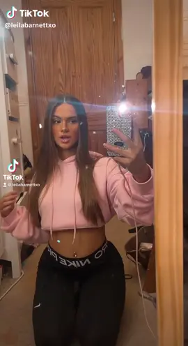 Stunner 🔥💕💕 #Pretty #cute #nikepros #leggings #bunda #teen #tiktokgirls #gymgirls #fakebody #viral #bellypiercings #brunette #legs  