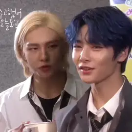 I wished someone looked at me like how hyunjin looks at jeongin 😕 #kpopfyp #fypシ #스트레이키즈 #jeongin #hyunjin #lovestay #hanussy #kpop  