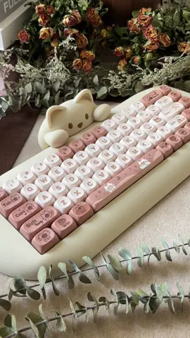 How would you rate this keyboard? #yunzii #GamingSetup #mechanicalkeyboard #Tech #unboxing #keyboardsounds #kitty #keyboard #coffee #budgetkeyboard #yunziikeyboard #asmrtypingsound #cozyathome #keebtok #fyp 