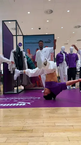 Breakdance in the store ! #breakdance #freestyler #freestyle @Amin Drillz #StreetStyle 