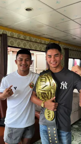 Terima kasih @รถถัง จิตรเมืองนนท์ jemput datang ke rumah 🙏🏻❤️ insyallah satu hari akan jadi sehebat rodtang 🔥👊🏻❤️#johanghazali #onechampionship #fyp #rodtang 