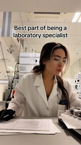Best of both worlds 🫧 #laboratory #specialist #labspecialist #fyp #fyp #work #worklife #parati #paratii #fyrirþig #fyrirþigsíða #latina 