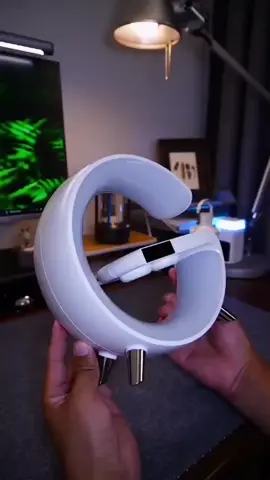 G shape speaker wireless charger  #tiktokmademebuyit #tiktok #charger #ledlamp #tiktokpurchase #viralvideo #viraltiktok 