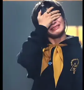 ТУТ В ВИДЕО ОНИ МОГУТ ПЛАКАТЬ ПО ЛЮБОЙ ПРИЧИНЕ,НЕ ВОСПРИНИМАЙТЕ ВСЕ ВСЕРЬЕЗ,СЕЙЧАС У НИХ ВСЕ ХОРОШО💝К сожалению,абсолютно у всех есть трудные,больные,грустные,счастливые периоды😭❤️Мы вас очень любим❤️‍🩹Если этот период происходит у кого-то из вас,это все скоро пройдёт,совсем скоро начнется белая полоса в этот период главное поддерживать человека🫂 #straykids #skz #straykidsworlddomination 