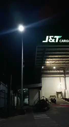 semangat ngeh boLo💪🛍️📦🎁 #maspaket #paketviral #pakettiktok #jnt #jntcargoindonesia #jntcargojatim 