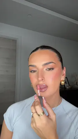 Fenty glosses 🤞🏻🫶🏻🫶🏻🫶🏻🫶🏻🫶🏻 #makeup #lipgloss #lipliner 