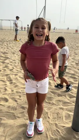 She made over $2000 in 1 min! #santamonica #santamonicapier #foryou #foryoupage #fitnesschallenge 