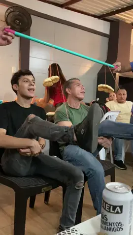 Fiesta de colores #juegosdivertidos  #juegosenfamilia #fiestadecolores #humor #foryou 