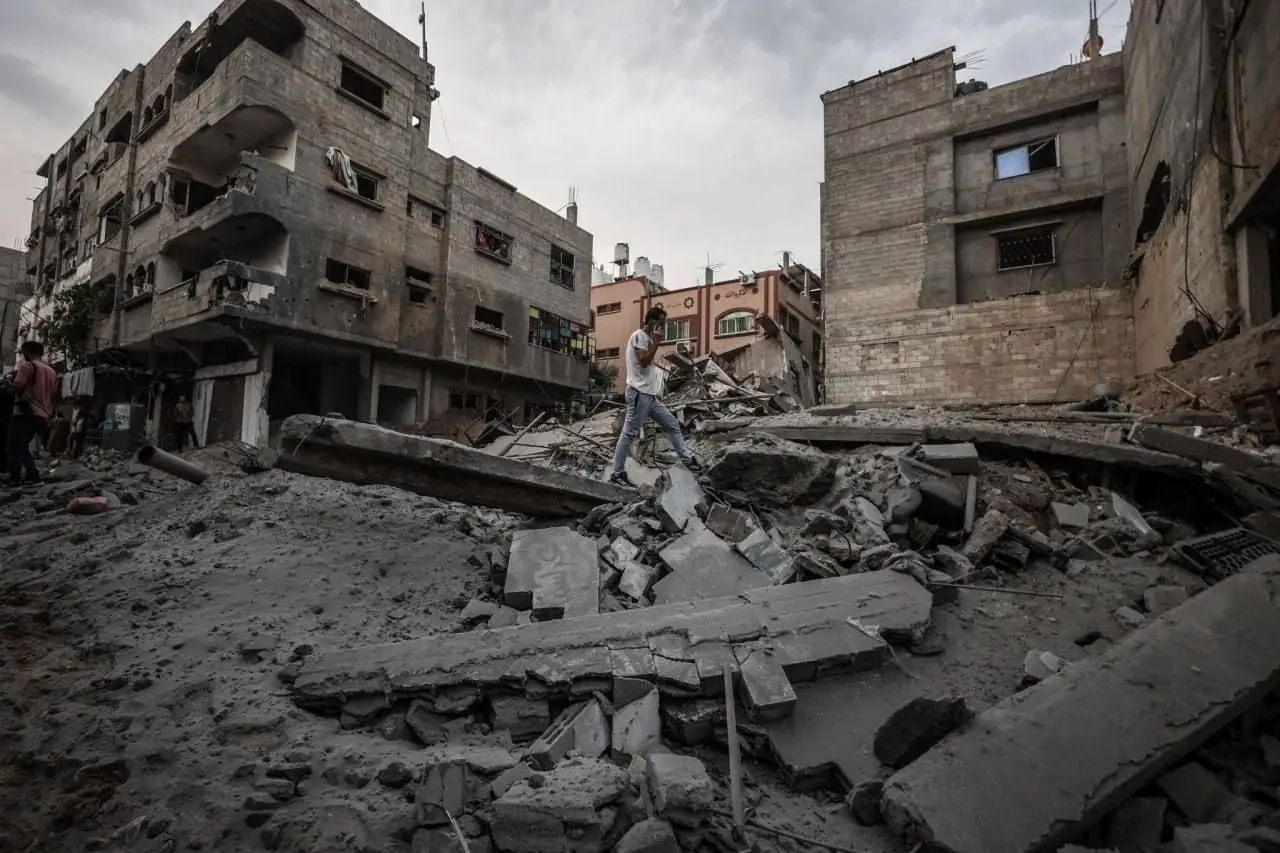 #Foto: Dampak kehancuran rumah-rumah setelah pemboman hebat yang dilakukan oleh pesawat pendudukan di #Jalur Gaza