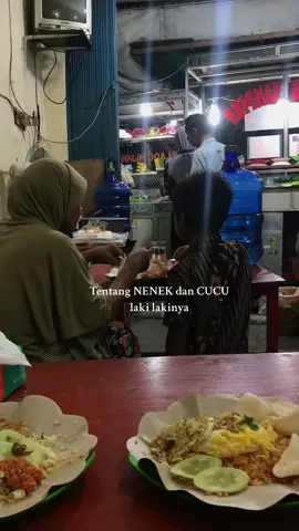 Nenek dan Cucu laki lakinya #embundipagihari #nenek #cucu #cuculakilaki #nenekdancuculakilakinya #lubuklintah #sumaterabarat #padang #padangsumbar #antaranenekdancuculakilaki #fyp #sumbarfyp 