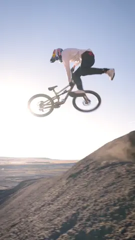 @Thomas Genon is getting ready for Rampage!😈 #Canyon🔛🔝 #CLLCTV #Viral #FYP #TikTokPromote #FreerideMTB #Rampage 