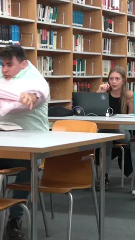 VIDEO COMPLETO EN EL CANAL YT❤️  #broma #biblioteca #camisetas #humor #risa #comedia #risas #tshirts #prank #joke #camaraoculta #didacribot 