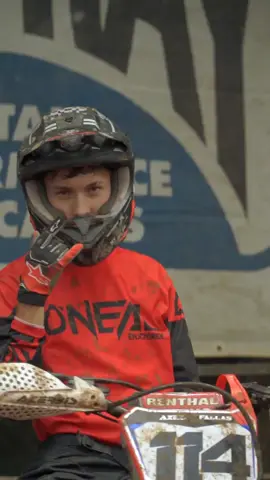 me veo caro, mira los detalles. 🔥😝 #dirtbike #costarica🇨🇷 #motorcycle #motocross #crf250r #honda #bikelife #supercross 