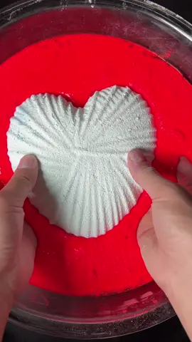 Hey guys, I know I’ve been MIA for a week or so but I’ve been super busy and haven’t had the time to reply to your dms and emails. I really do apologise about that. I’m going to try to get back to all of you asap. Hope you all enjoy this white hydrophobic crush  . . . #fyp #oddlysatisfying #gymchalkasmr #viral #relaxing #sleepaid #asmr #satisfying #oddlysatisfyingtiktok #powder #gholibn #hydrophobic 