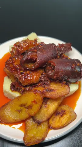 Agoyin sauce!  Please this recipe requires patience and love 😂 Ingredients:  Long bell pepper  Red bell pepper  Dried pepper  Onion  Palm oil  Seasonings :  Crayfish  Jumbo chicken salt  Salt ( optional, some chicken stock is very salty)  I recommend you use a non stick pot as this will be frying for a while and you don’t want it to burn.  Fry this on a medium to low heat not HIGH!  #fyp #fypシ #nigeriantiktok🇳🇬 #london #londoncatering #agoyinsauce #agoyin #africantiktok #AfricanFood #personalcheflife 