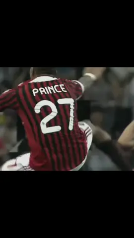 Kevin Prince Boateng was mad #kevinprinceboateng#prince#acmailand#fcbarcelona#schalke04#borussiadortmund#tottenham#skills#goals#byciclekick#football #throwback #futbolmundial #footballedit #futbolista #championsleague #passion 