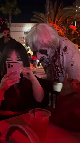 i did not feel his presence at all😂🫠😵‍💫 #fy #fyp #foryou #foryoupage #foru #horrornights2023 #halloweenhorrornight #hhn #universalstudios 