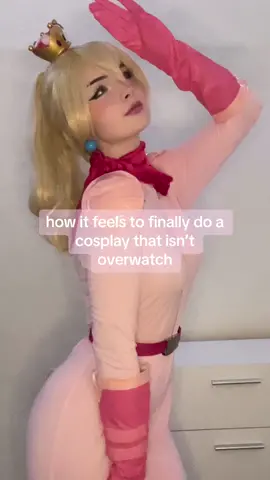 this is a joke btw! i love cosplaying from ow #peachcosplay #princesspeach #princesspeachcosplay #cosplay #mario #mariocosplay