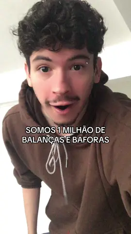 MUITO OBRIGADO EU AMO TODOS VOCÊS (eu ia faze um bolo mas nao deu tempo prometo q ainda irei fazer