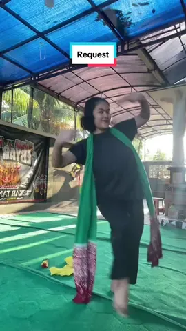 Request dari si cantik @Alungkw xixixi maaf ya cikgu @Ervinaahh improve dikitttt. #dumesdance #dance #dancechallenge #fakebodyy⚠️ FAKE BODY #sanggartari #indonesia #jawatimur #gandrung_banyuwangi #tari #taritradisi #kebudayaan #guyonwaton #coverdance #menari #viral #fyp 