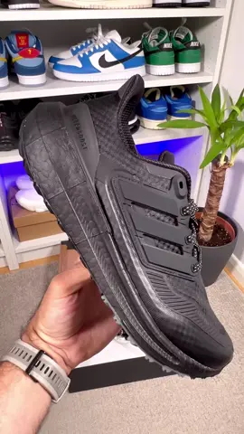As expected Adidas dropped the Cold Rdy version for the Ultraboost Light, featuring water resistant upper and a new material which will keep your feet warm during the cold seasons🥶🥶 It seems Adidas has learned from previous releases what materials are good (clearly the UB21 version was a hit&miss😅😅) but this one seems a decent to good release😅😬✌🏻 My full review drops later/or already dropped so check it out on my yt channel, link in bio✌🏻 #adidas #adidas #adidasultraboost #adidasultraboostlight #goretex #newrunningshoes #runningshoes #adidasrunners #adidasrunning #ultraboost #ultraboostlight #mynewshoes #newshoes #sneakers #sneakerheads #sneakeraddict #sneakerfiles #kicks #kickstagram #kicksonfire #kicksoftheday #reels #reelsinstagram #reelsvideo #unboxing #whatsonmyfeettoday #adidascoldrdy 