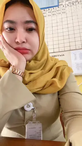 Lagu nya dalam banget  #pnscantik #asn #foryoupage #fyp #foryoupageofficiall #goyangshopee #goyangshopeecod #nutrisaritiaphari #tiktokviral #cpnscantik 