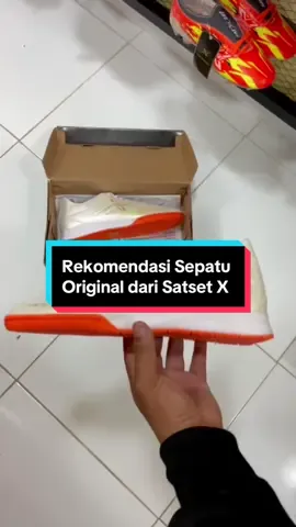 Membalas @Dodo Kita rekomendasiin nih buat kaka nya sepatu Original dari Satset X Jagabaya cakeppp banget😎😎 Untuk order bisa langsung Klik Link di Bio‼️ #sepatusepakbola #sepatufutsal #sepatuoriginal #satsetx #daffasport #fyp #fypシ 