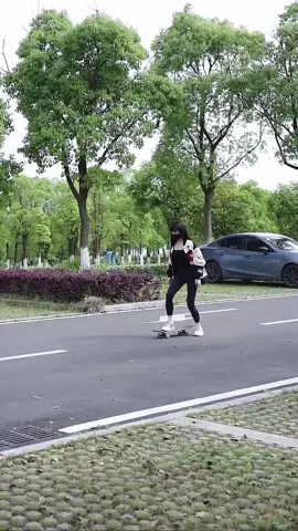 🛹🏍️#moto #motogirl #bikegirl #motorcycle #motorbike #motolife #bikelover #tiktok #fyp 