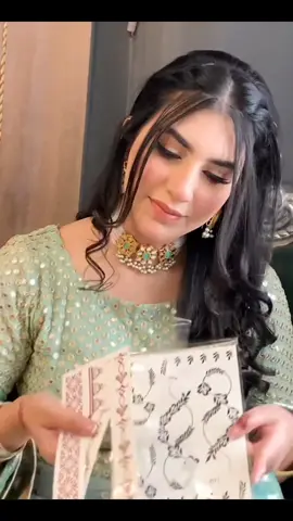 Easy henna solution! I applied these stickers after getting ready at the parlour. Makeup: @aimannabbasi  Henna Stickers: @hennaa.beauty Available on Daraz too ⬇️ https://click.daraz.pk/e/_CXs0Go