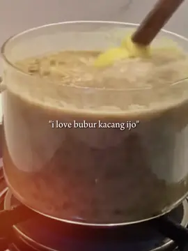 ver bubur kacang ijo,kalau mama aku tuh sukanya ditaro di plastik es terus dibikin membeku jadi es😋😋#buburkacangijo #enak #viral #fyp 