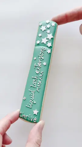 Y’all I LOVE this mascara! I’ve been using @thrivecausemetics now for a long time and using their Liquid Lash Extensions Mascara is a must every day. The tubing formula truly makes my lashes look so long! To celebrate a new limited edition package, I just had to turn it into a cookie! #thrivecausemeticspartner  