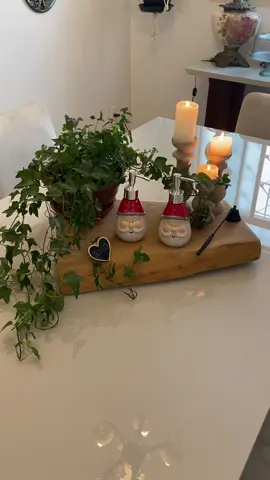 Saboneteira de Natal da DONA SENHORINA. Amamos fazer isso! 🌷🌷🌷#porcelana #feitoamao #decoraçao #presente #handmade #pinturacountry #pinturacountry #natal  #festa  #natal2023  #banheiro #saboneteira  #perfumaria #papainoel #pinturaemporcelana #casaedecoraçao #homesweethome #farmhouse  #amor 