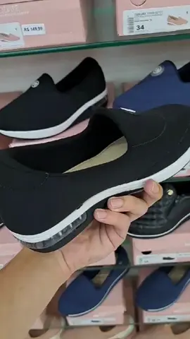 Encontre conforto incomparável em cada passo com nossos calçados inovadores. Caminhe sem limites, abrace o conforto. 😊 #modare #ultraconforto #calcefacil #slipon #sliponshoes 