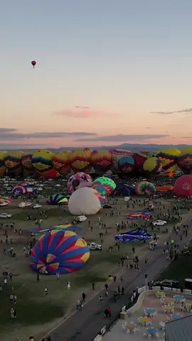A @Balloon Fiesta Ascension in 26 seconds? We’ve got you covered. ❤️ 📸: Jesse Sansom, Airscape ABQ #balloonfiesta #balloonfiesta2023 